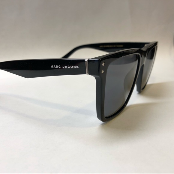 Marc Jacobs Accessories - 😎 MARC JACOBS polarized rectangle sunglasses